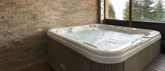 Choisir un spa de nage en ligne